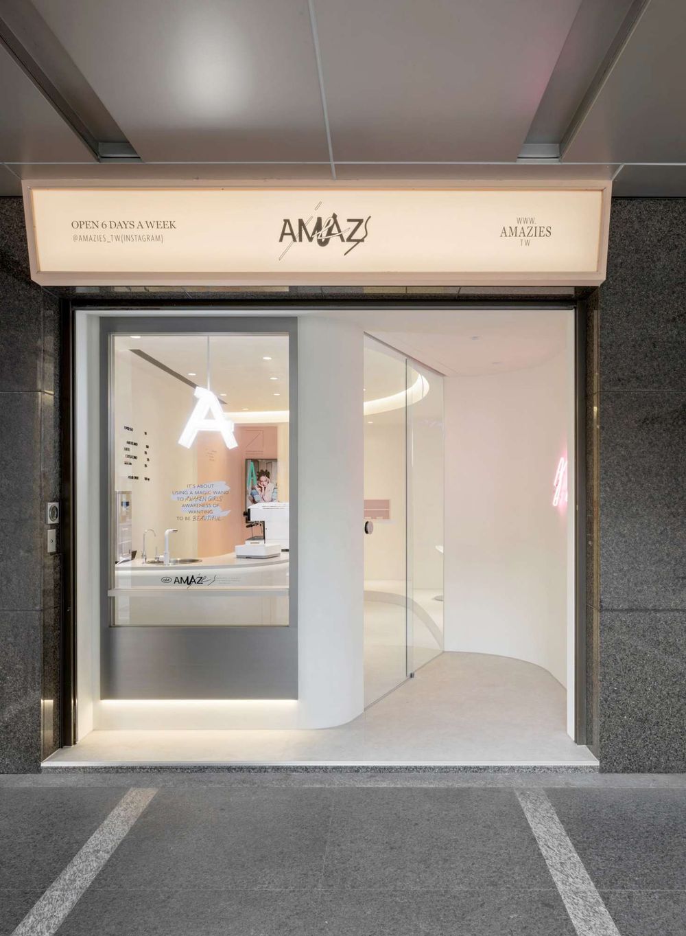 預約化妝咖啡廳！A.M Fairyland「濾鏡光遮瑕」新色號、AM咖啡妝室開幕，走進去就能變漂亮？！-2