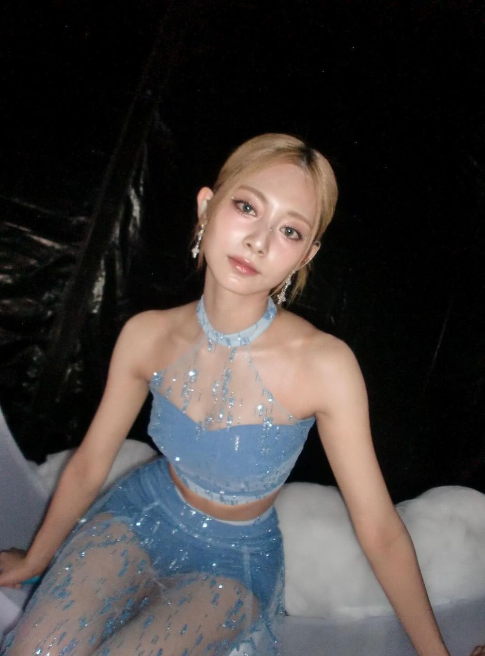 資源不給她太可惜！子瑜大阪演唱會「又變更美了」超有料好身材、網呼：是最強門面！-8
