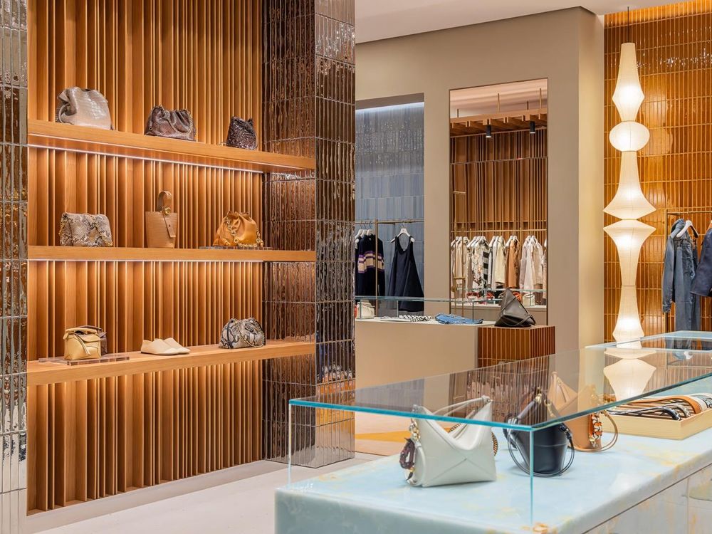 美到像藝廊！LOEWE最新高雄漢神巨蛋店來了、「爆款包包」通通買得到！-4