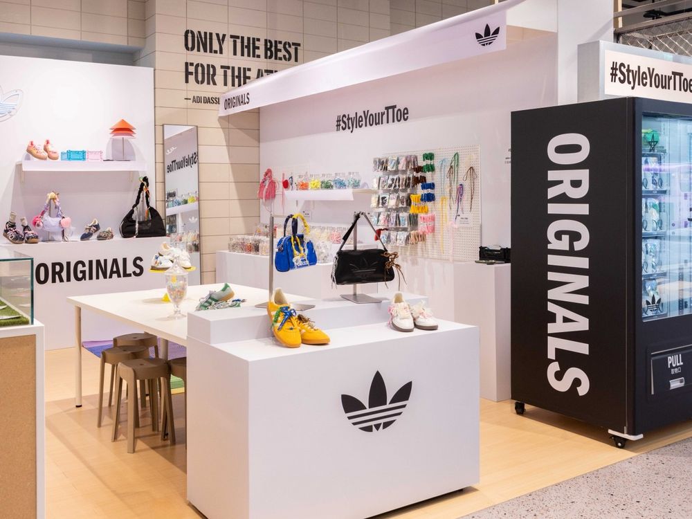 來這邊DIY自己的愛迪達球鞋！買adidas就送改造包「蕾絲、蝴蝶結吊飾」可愛爆炸！-3