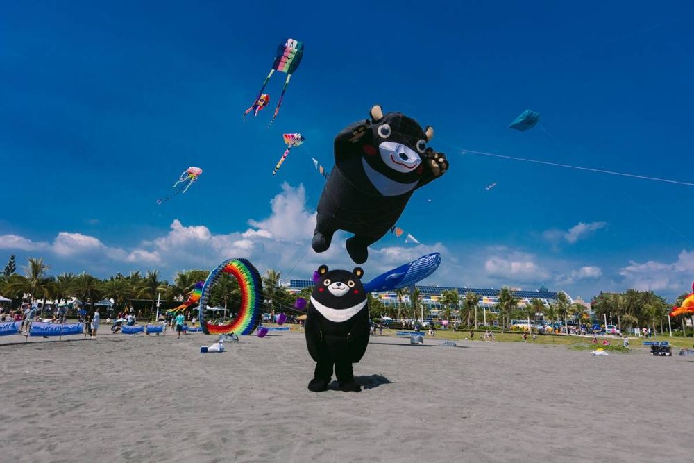 2024旗津風箏節來了！超大鯨魚、高雄熊風箏隨便拍都可愛翻，地點、交通資訊一次看！-9
