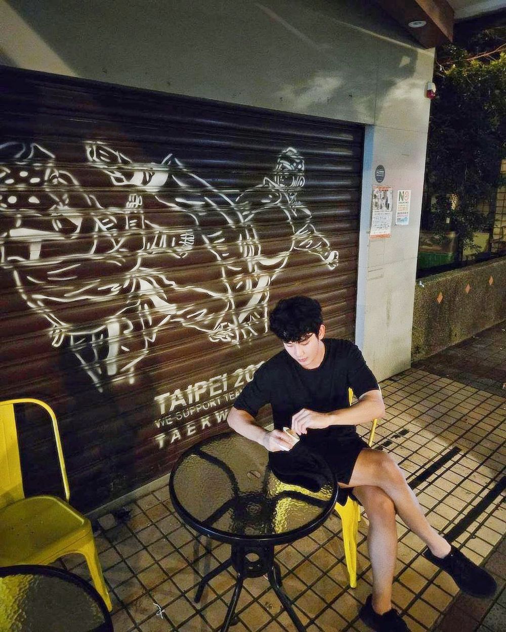 是金智媛拍的嗎？金秀賢深夜曬超甜「女友視角照」、拍攝地點竟然在「台北這裡」！-3