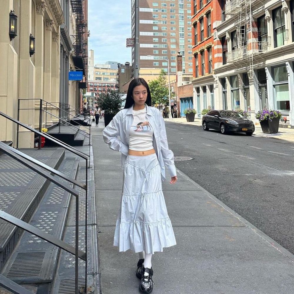 Rosé小短褲穿搭「腰臀比超不科學」身上衣服一般人也買得到？！連Jennie都入坑了！-4