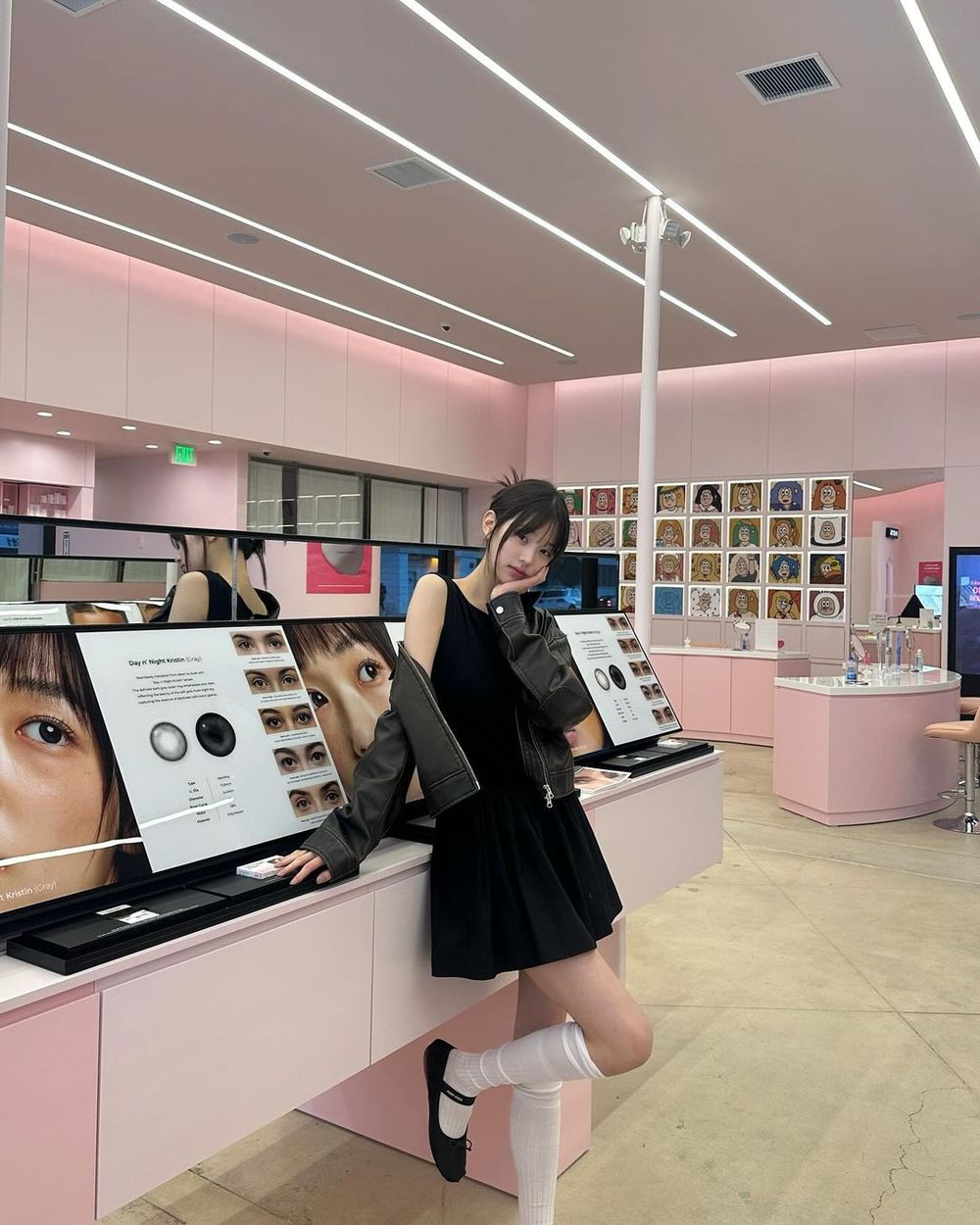 Rosé小短褲穿搭「腰臀比超不科學」身上衣服一般人也買得到？！連Jennie都入坑了！-11