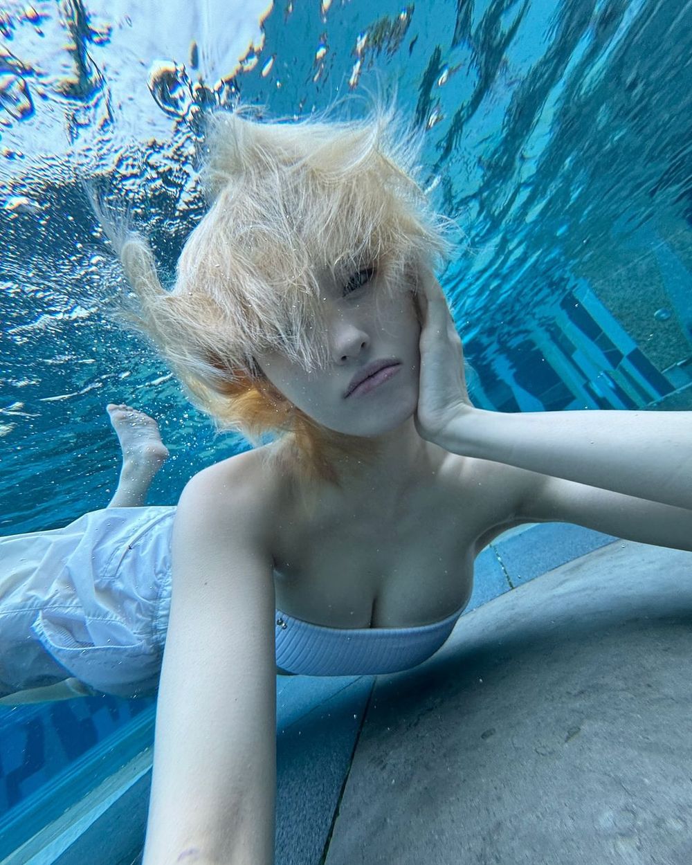 韓網公認6位「泳衣女神」女愛豆第二彈！金世正身材超有料，Minnie小麥肌太好看！-14