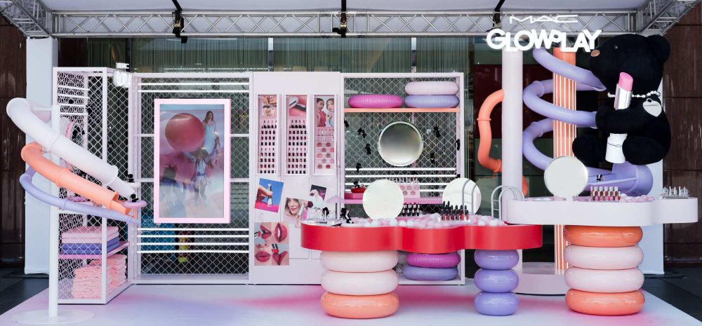 網美必去INS風打卡點！M‧A‧C「QQ 水樂園」巡迴中，巨型抱抱熊Q寶、預約試妝就送手指粉撲，還有DIY熊熊吊飾！-11