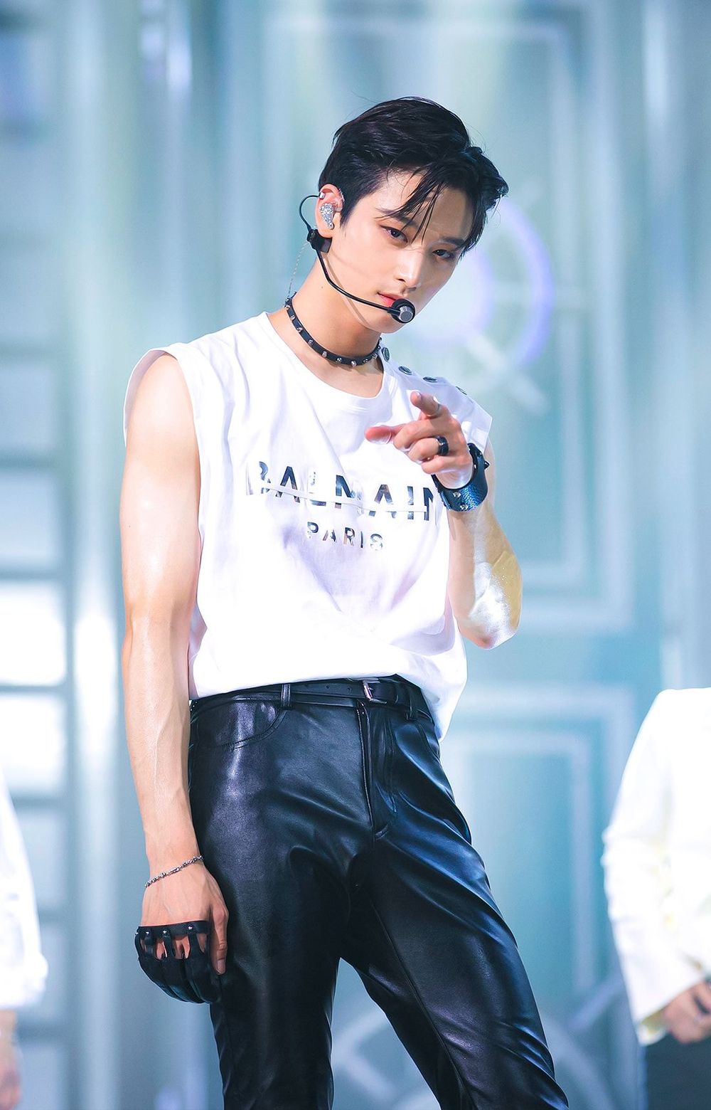 盤點6位擁有手臂青筋的男團成員！珉奎結實身材太性感，車銀優爆筋太明顯，成燦青筋炸裂引暴動！-13