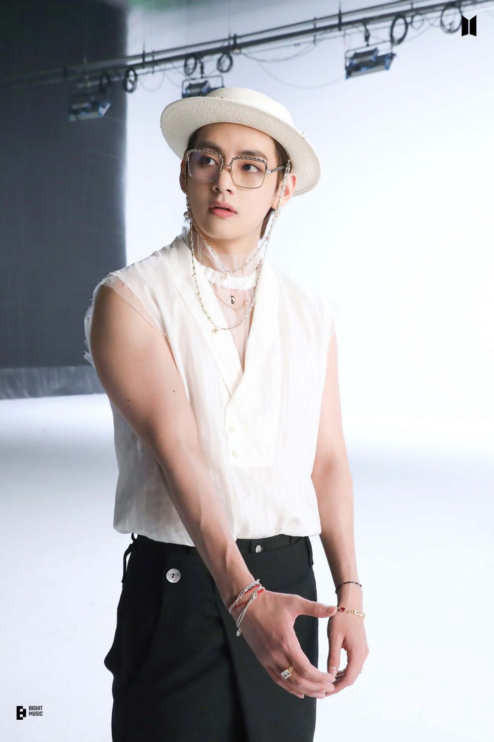 盤點6位擁有手臂青筋的男團成員！珉奎結實身材太性感，車銀優爆筋太明顯，成燦青筋炸裂引暴動！-7