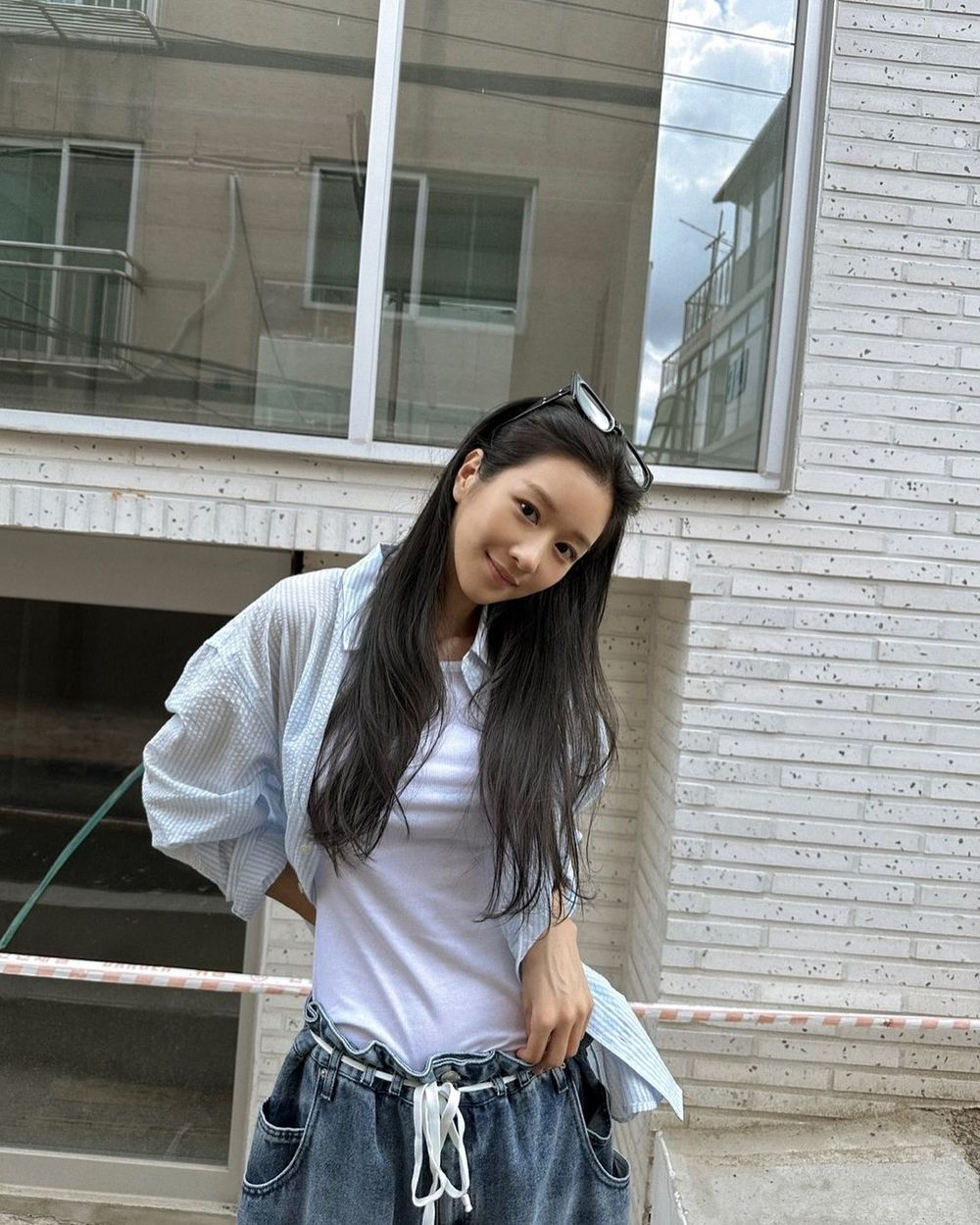 瘋批美人「徐睿知」確定換經紀公司！狂發穿搭「不科學AI側臉」網炸：她真的很美！-4