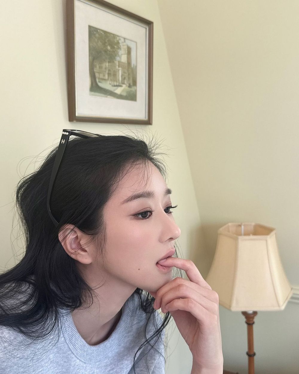瘋批美人「徐睿知」確定換經紀公司！狂發穿搭「不科學AI側臉」網炸：她真的很美！-8