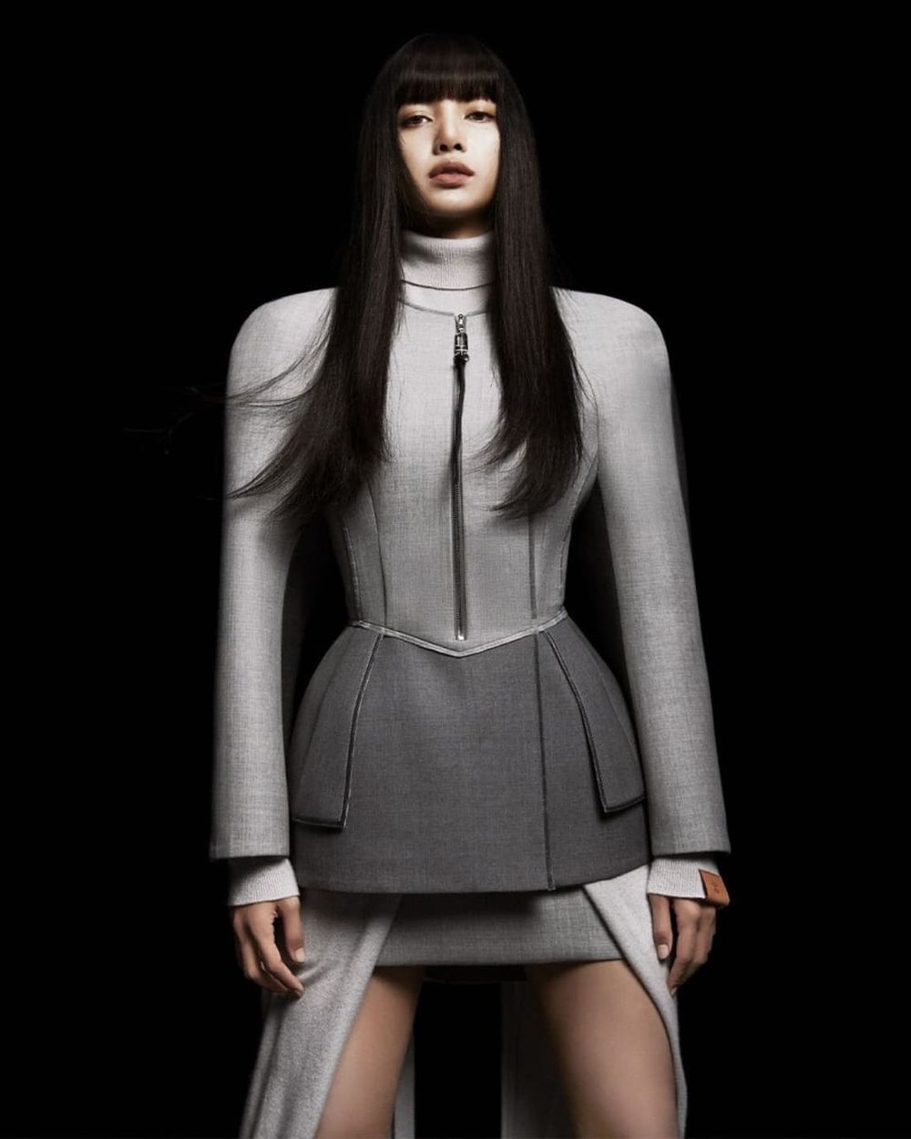 終於官宣！Lisa女王拿下LV代言！LVMH王炸品牌都被她收編了！形象照美到瘋掉！-4