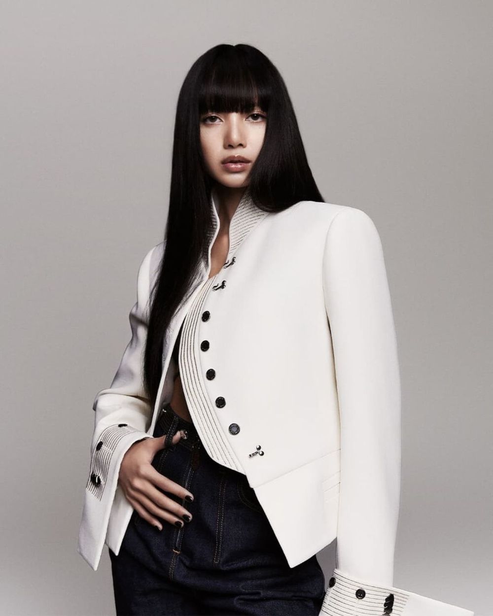 終於官宣！Lisa女王拿下LV代言！LVMH王炸品牌都被她收編了！形象照美到瘋掉！-6