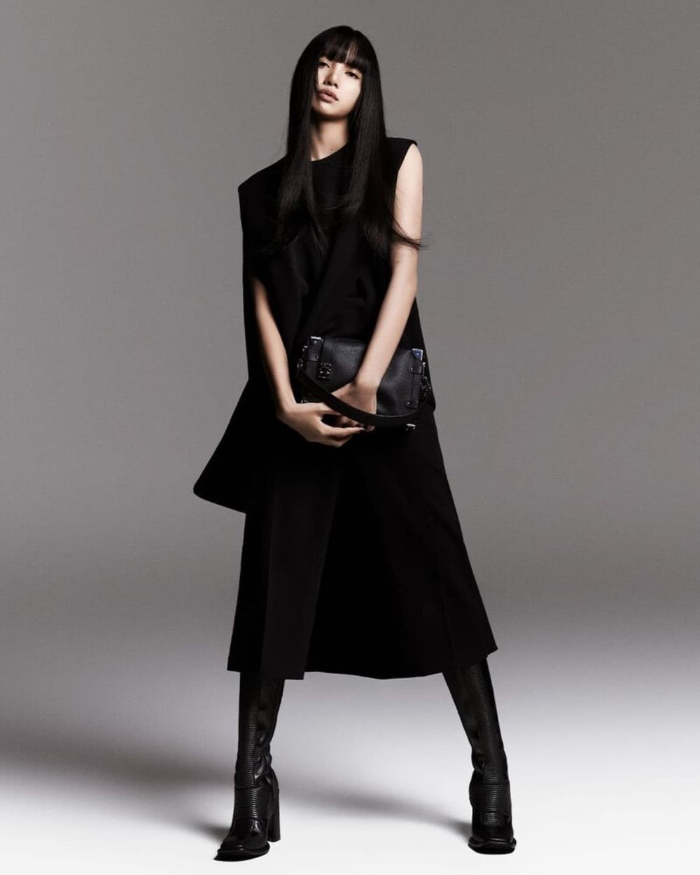 終於官宣！Lisa女王拿下LV代言！LVMH王炸品牌都被她收編了！形象照美到瘋掉！-5