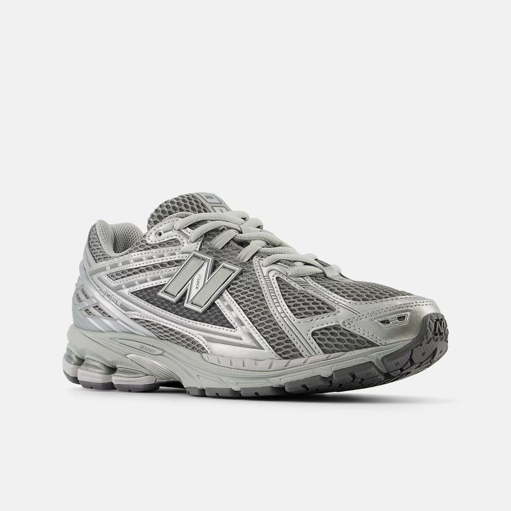 擠下NB550！2024年New Balance爆款球鞋是「1906R」韓妞細長腿都靠它！-2