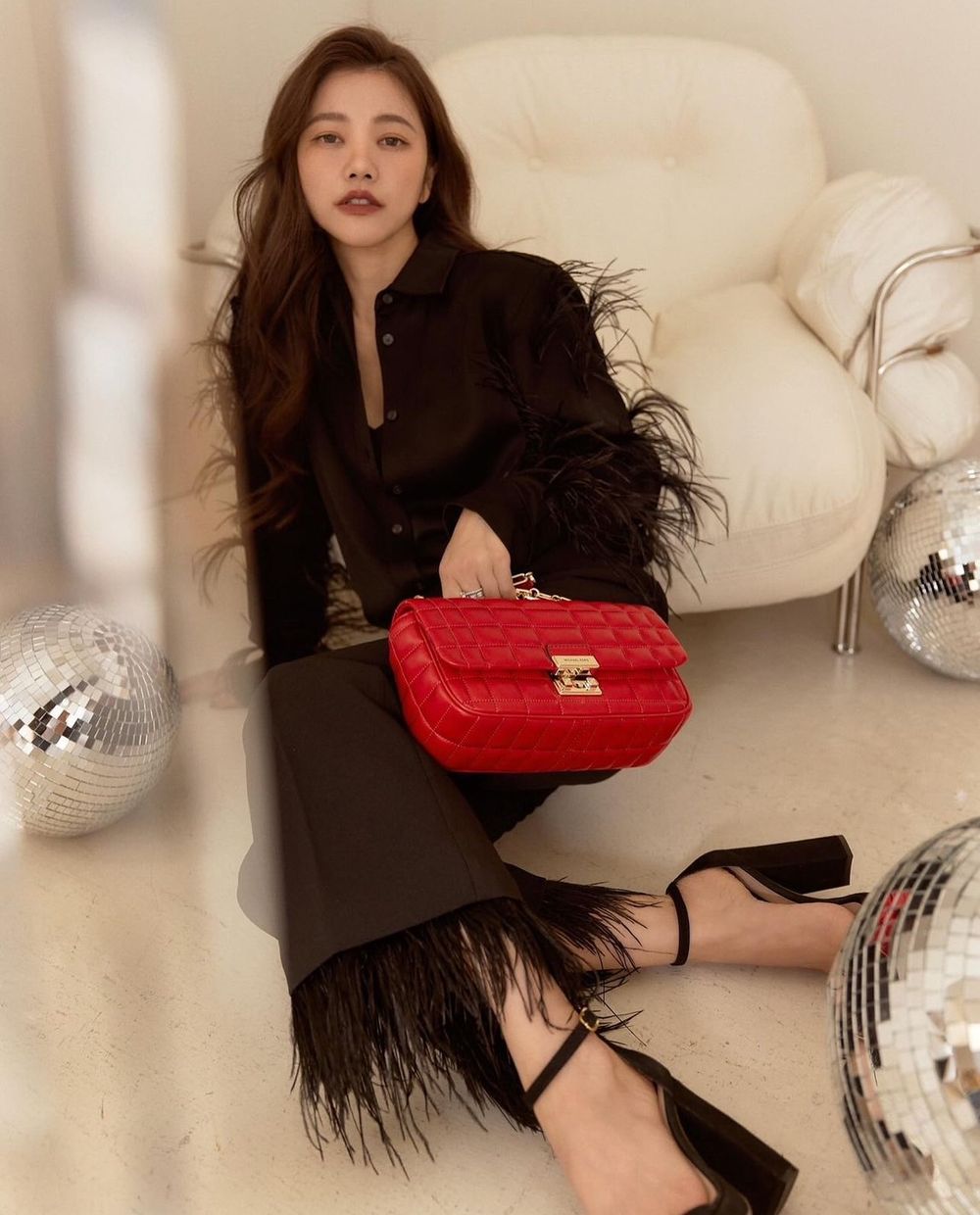 不用主打就賣超好！TWICE多賢、舒淇搶揹 MICHAEL KORS「牛奶糖包」一萬多價格超可以！-4