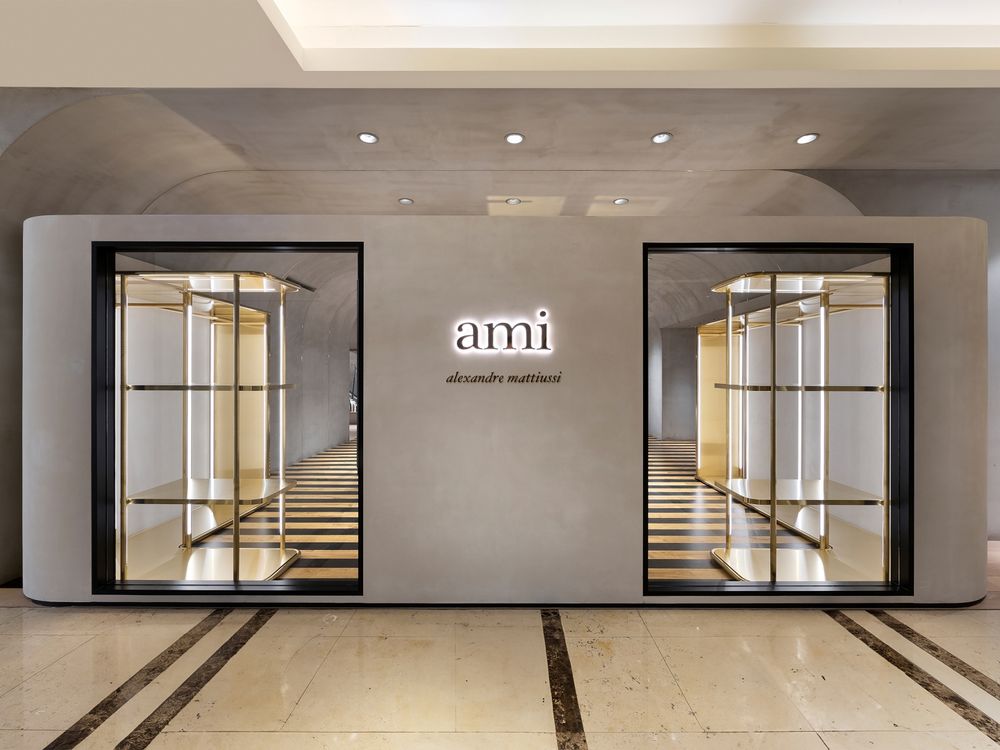 紅遍全球愛心牌來了！ART HAUS x AMI快閃店「在這」、爆款包包衣服通通買得到！-11