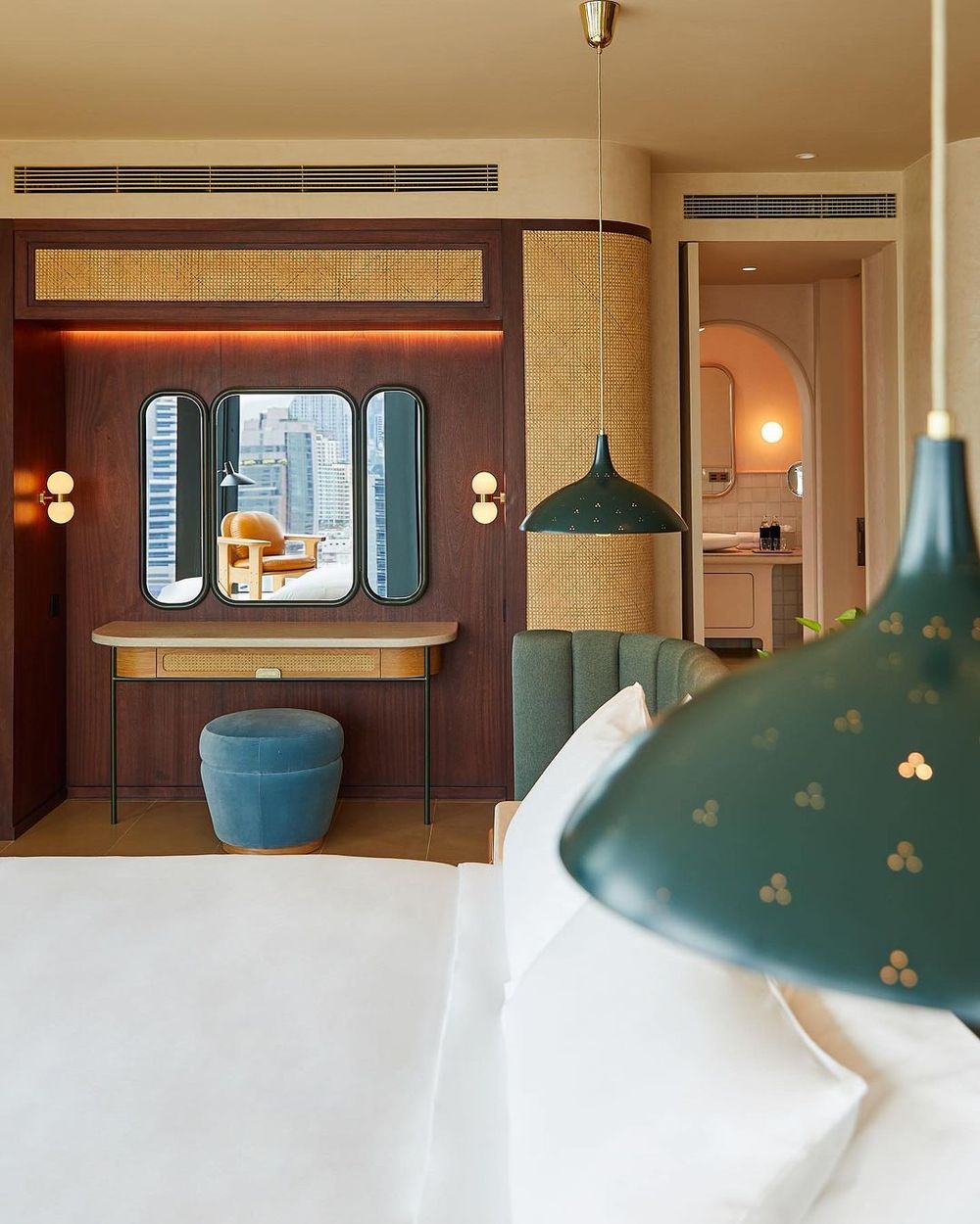 泰國免簽延長！2024泰國曼谷住宿推薦：復古摩登風、漂浮泳池早餐⋯馬上訂起來-3