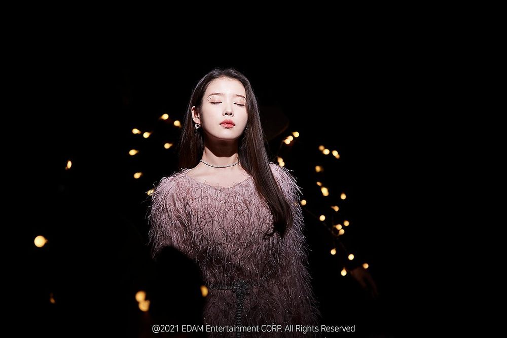 國民天后IU的10首必聽經典歌曲！2024世界巡迴演唱會歌單公開，每首都溫暖又好聽！-16