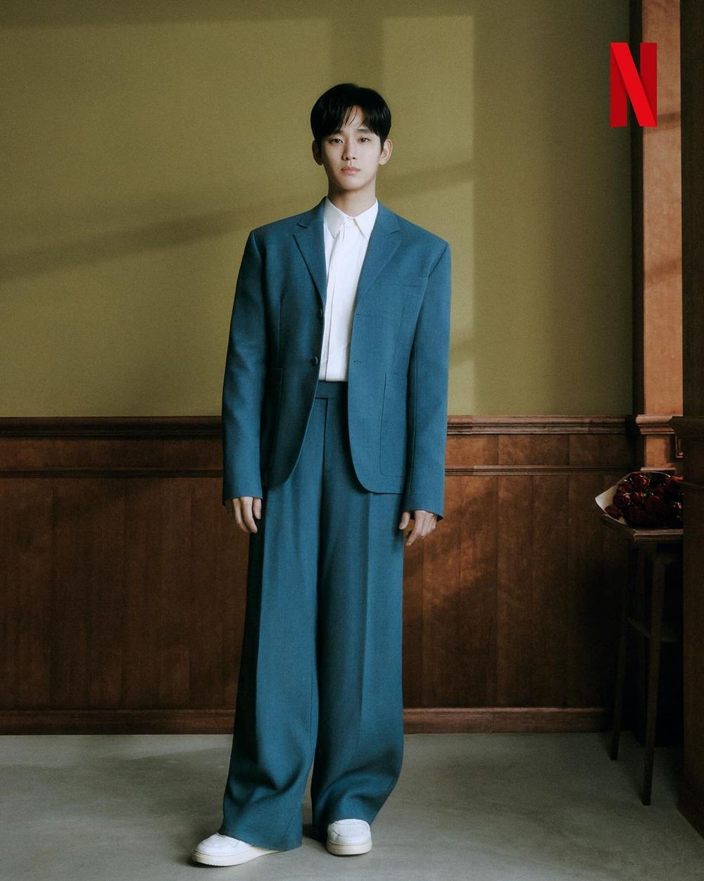 Netflix《淚之女王》雙金配最新甜蜜畫報！金智媛「大長腿」藏不住、白女婿金秀賢帥爆！-3