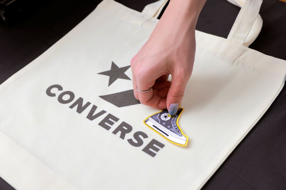 2024必買Converse厚底球鞋「巨大版」空降信義區！杯墊、帆布袋直接送！-11