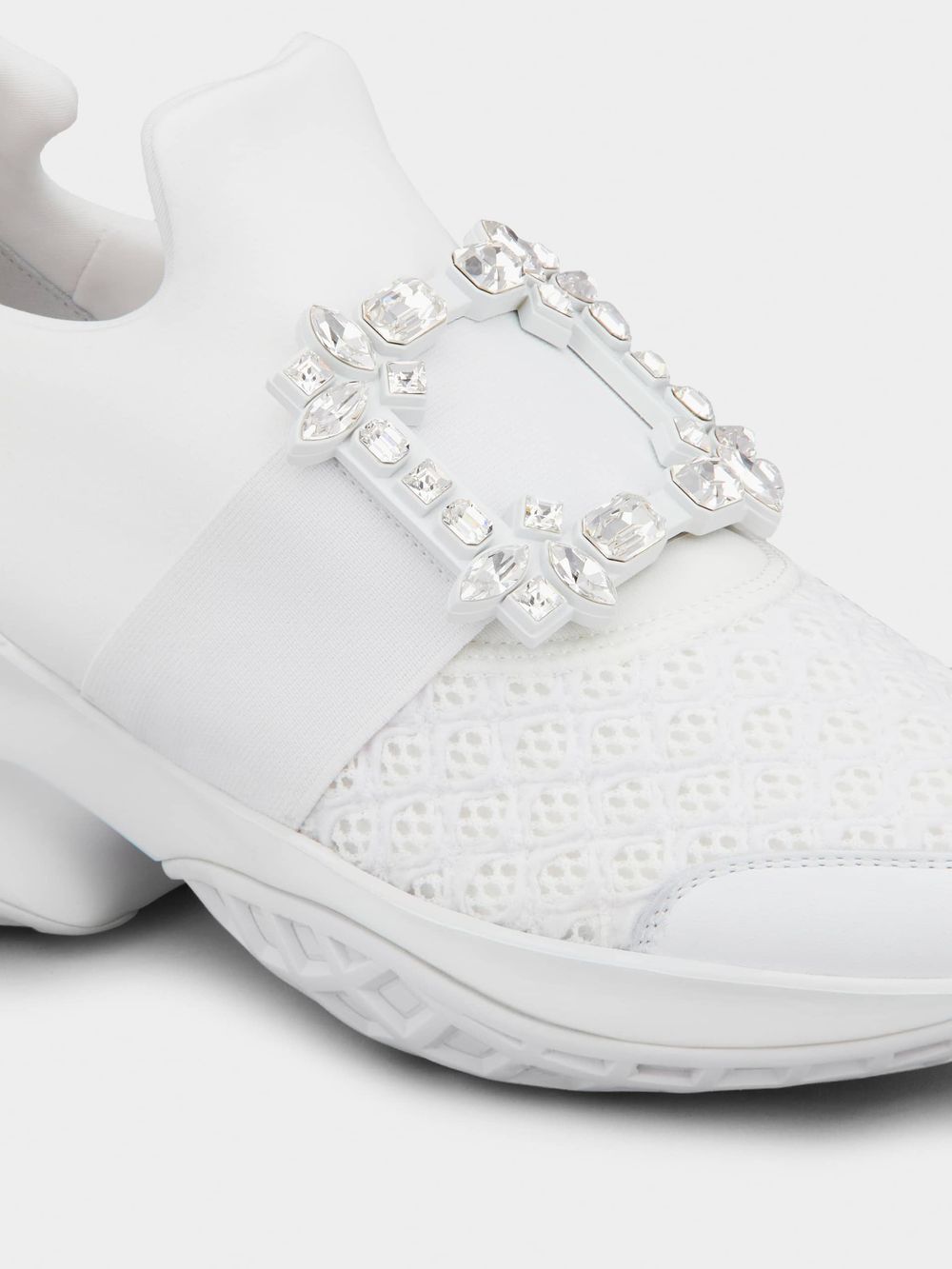 《淚之女王》金秀賢送的是這雙！Roger Vivier「感情升溫小白鞋」火到全網斷貨！-9