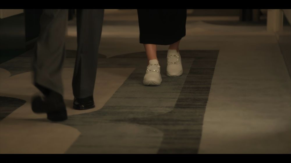 《淚之女王》金秀賢送的是這雙！Roger Vivier「感情升溫小白鞋」火到全網斷貨！-6