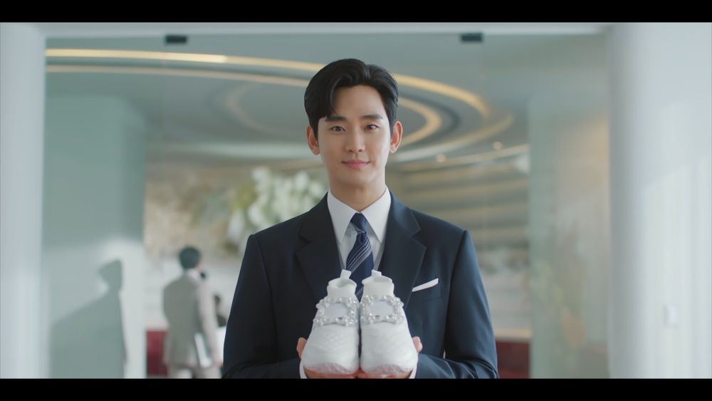 《淚之女王》金秀賢送的是這雙！Roger Vivier「感情升溫小白鞋」火到全網斷貨！-3