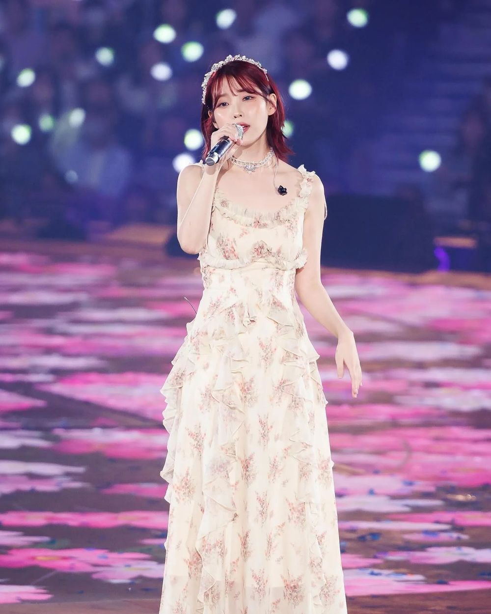 IU本人美到哭！2024 IU台灣演唱會「舞台造型」搶先看、是真仙女降臨！-11