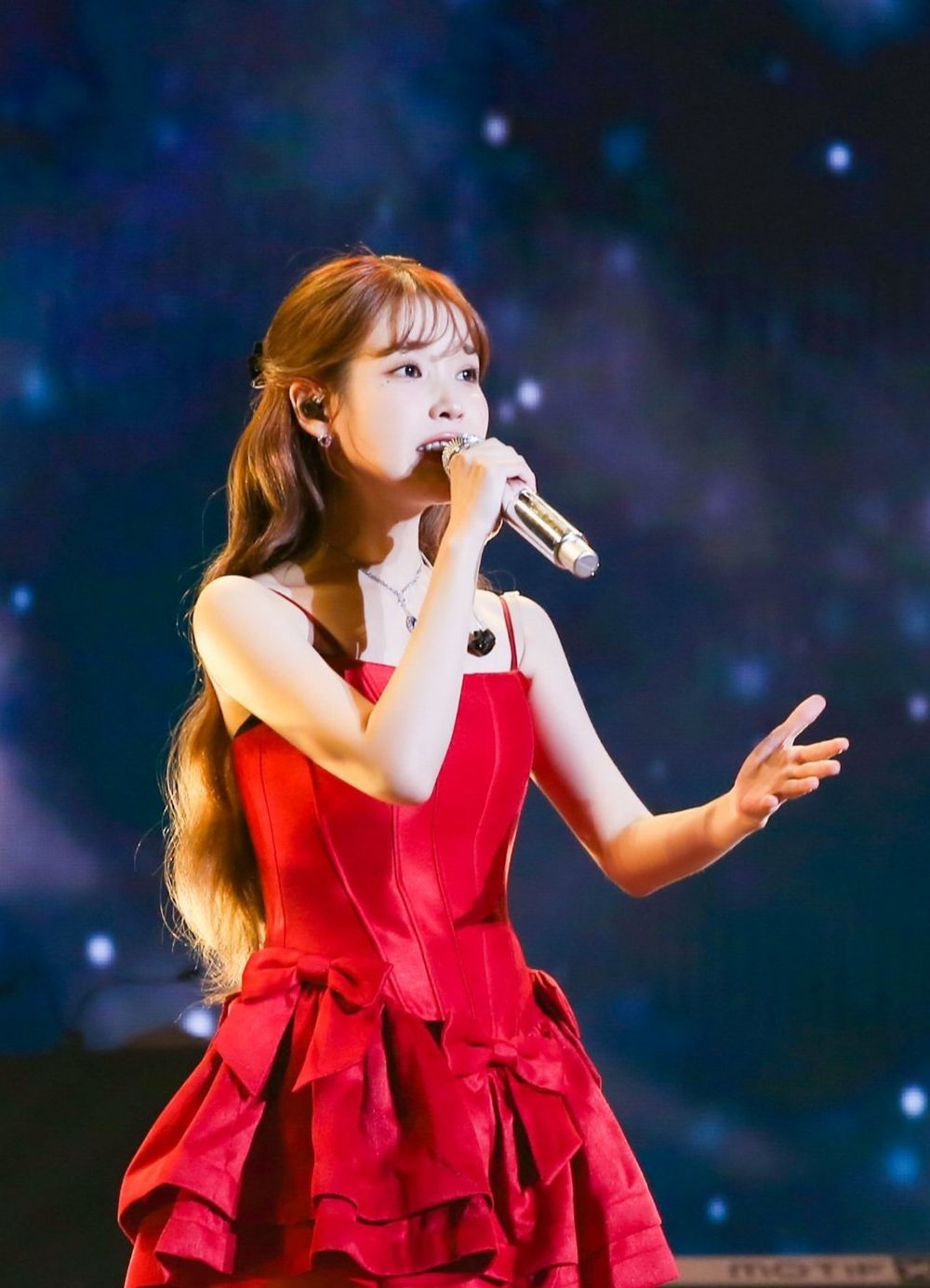 IU本人美到哭！2024 IU台灣演唱會「舞台造型」搶先看、是真仙女降臨！-1