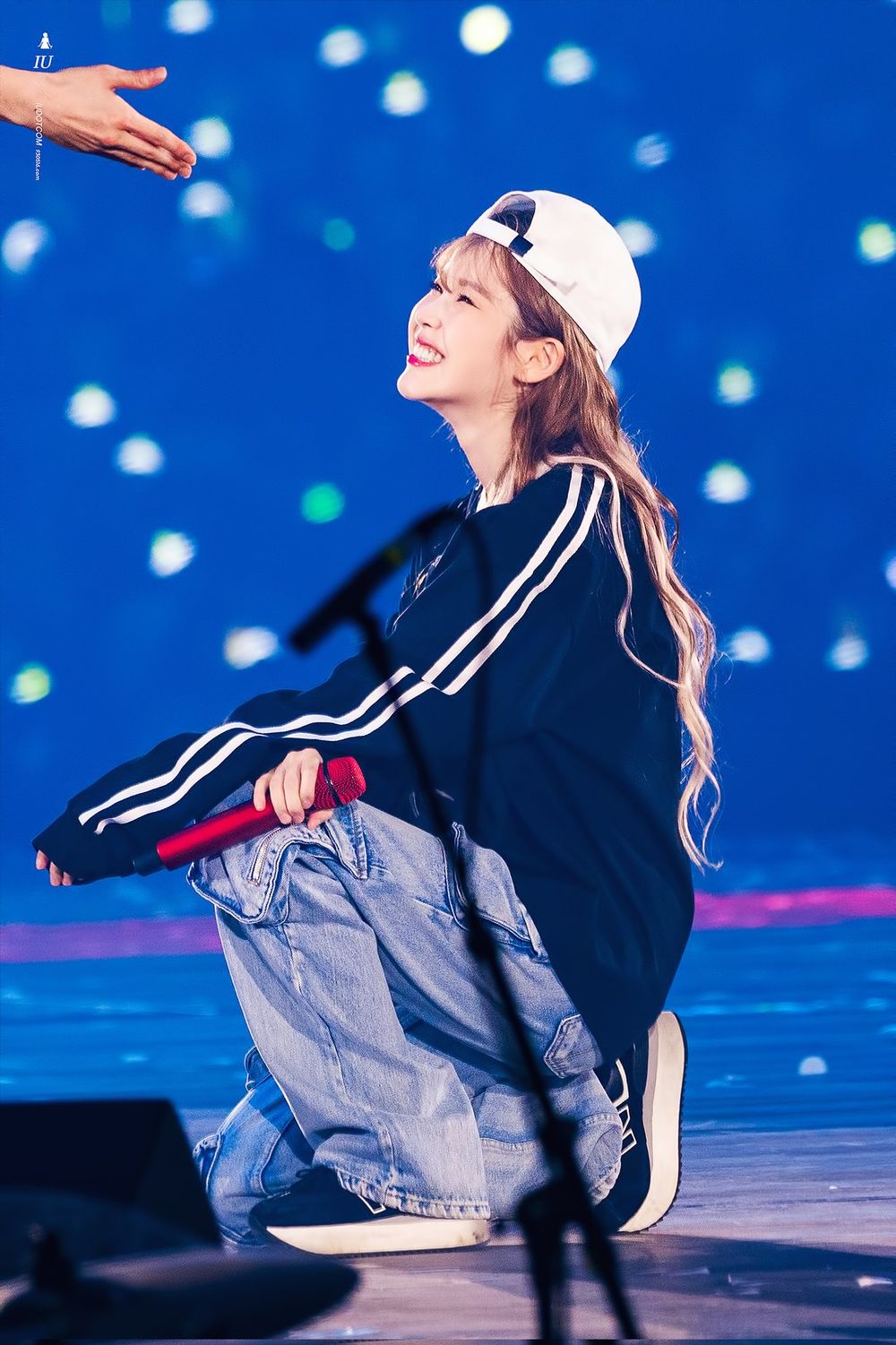 IU本人美到哭！2024 IU台灣演唱會「舞台造型」搶先看、是真仙女降臨！-13