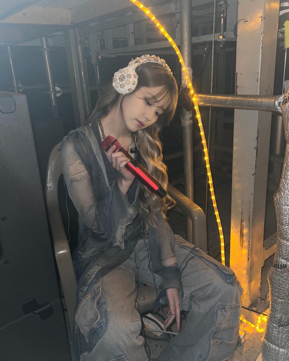 IU本人美到哭！2024 IU台灣演唱會「舞台造型」搶先看、是真仙女降臨！-16