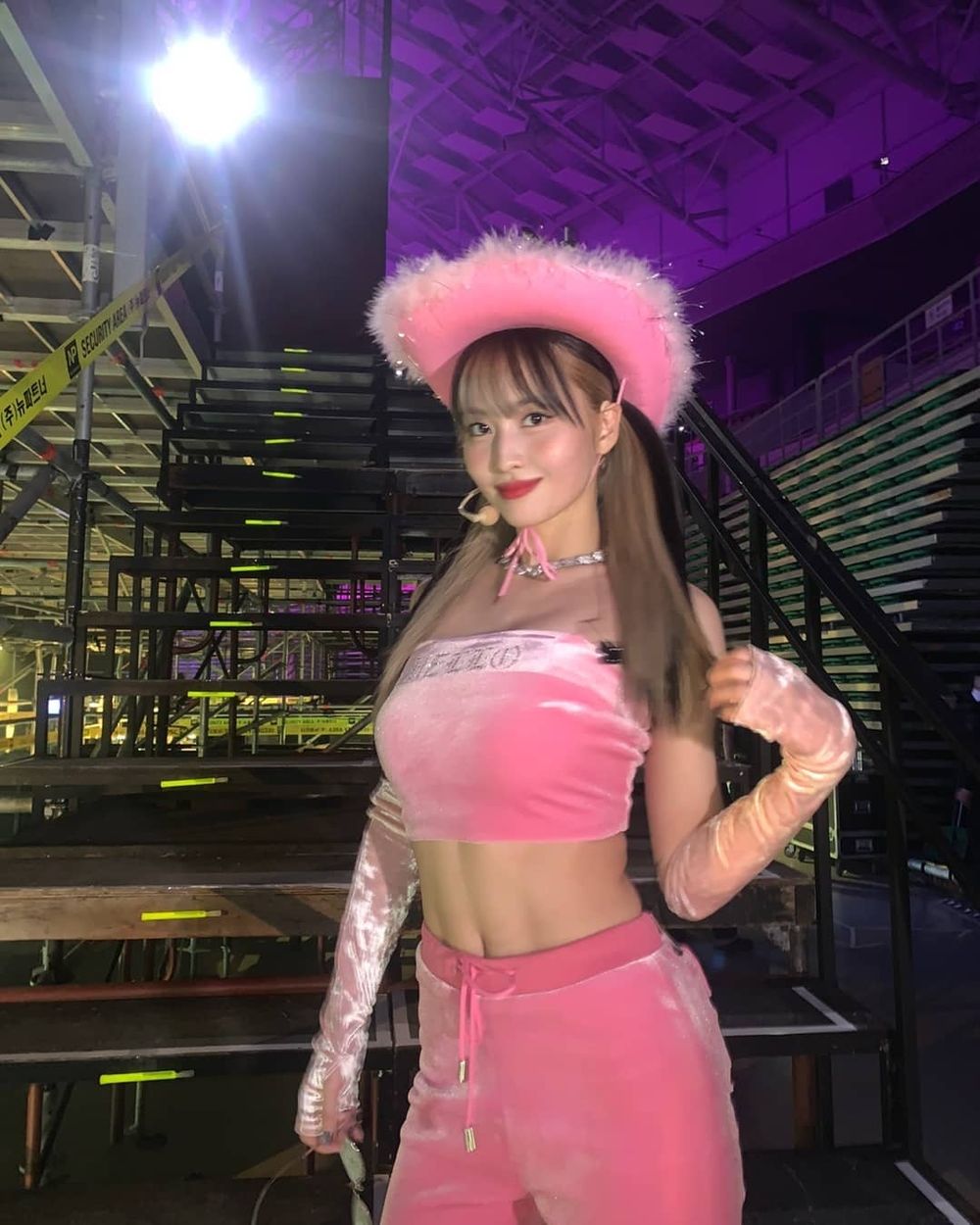 不敢相信！6位擁有「不科學螞蟻腰」女偶像！IU、張員瑛、「她」腰只有17吋！？-16