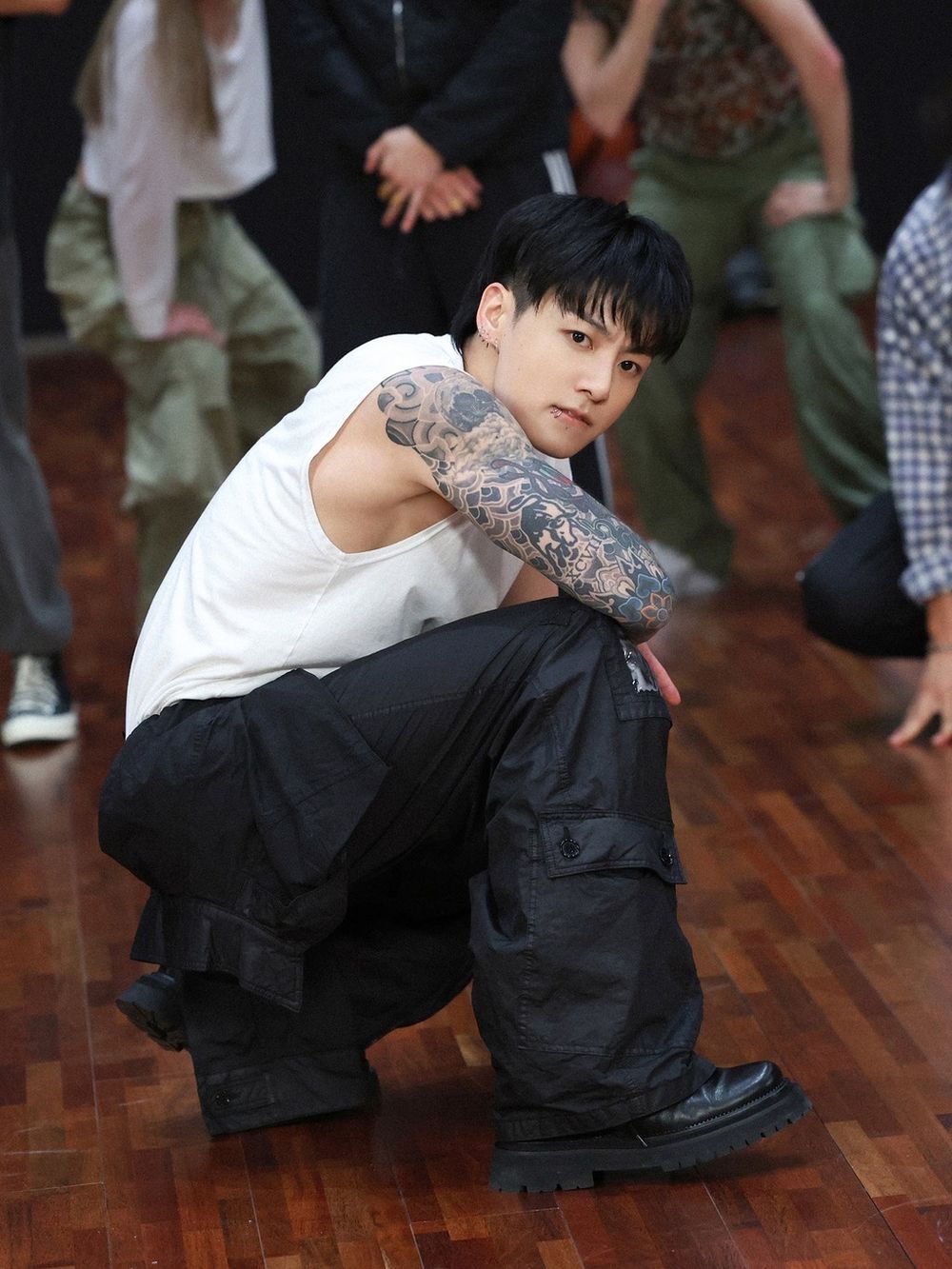 韓網熱議7位「伴舞出身」的韓國男偶像！Lee Know、成韓彬都當過防彈伴舞，最後這位的經歷超狂！-13