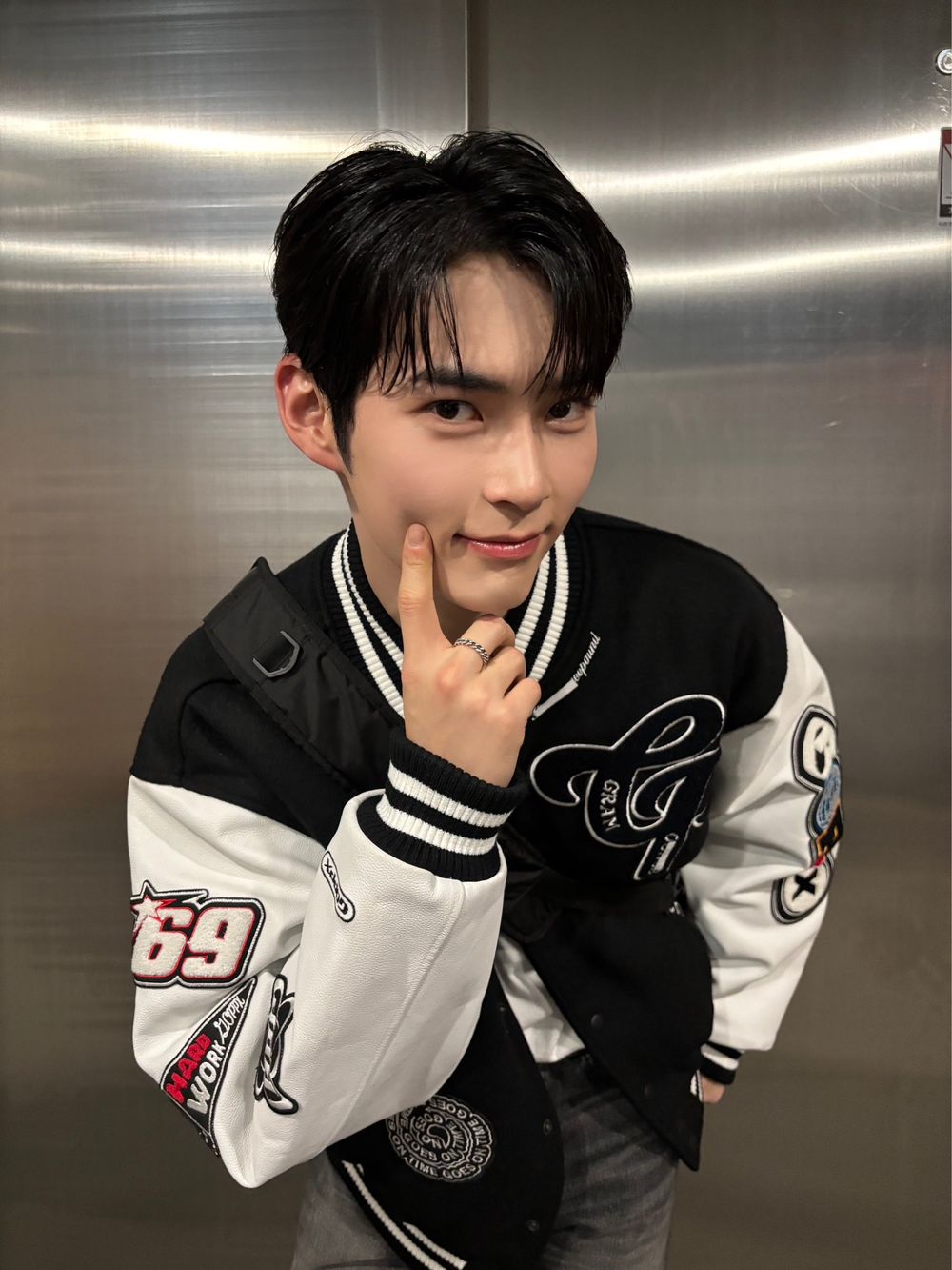 韓網熱議7位「伴舞出身」的韓國男偶像！Lee Know、成韓彬都當過防彈伴舞，最後這位的經歷超狂！-6