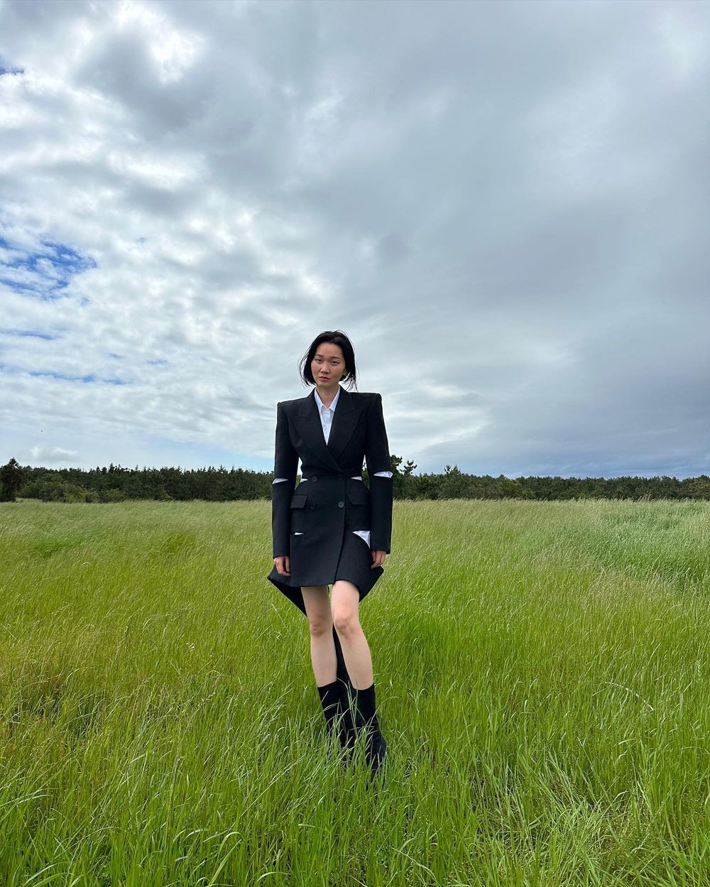 NETFLIX《淚之女王》金秀賢姊姊張允柱，超模出身一雙逆天長腿、漫畫腰，身材超有料！-13