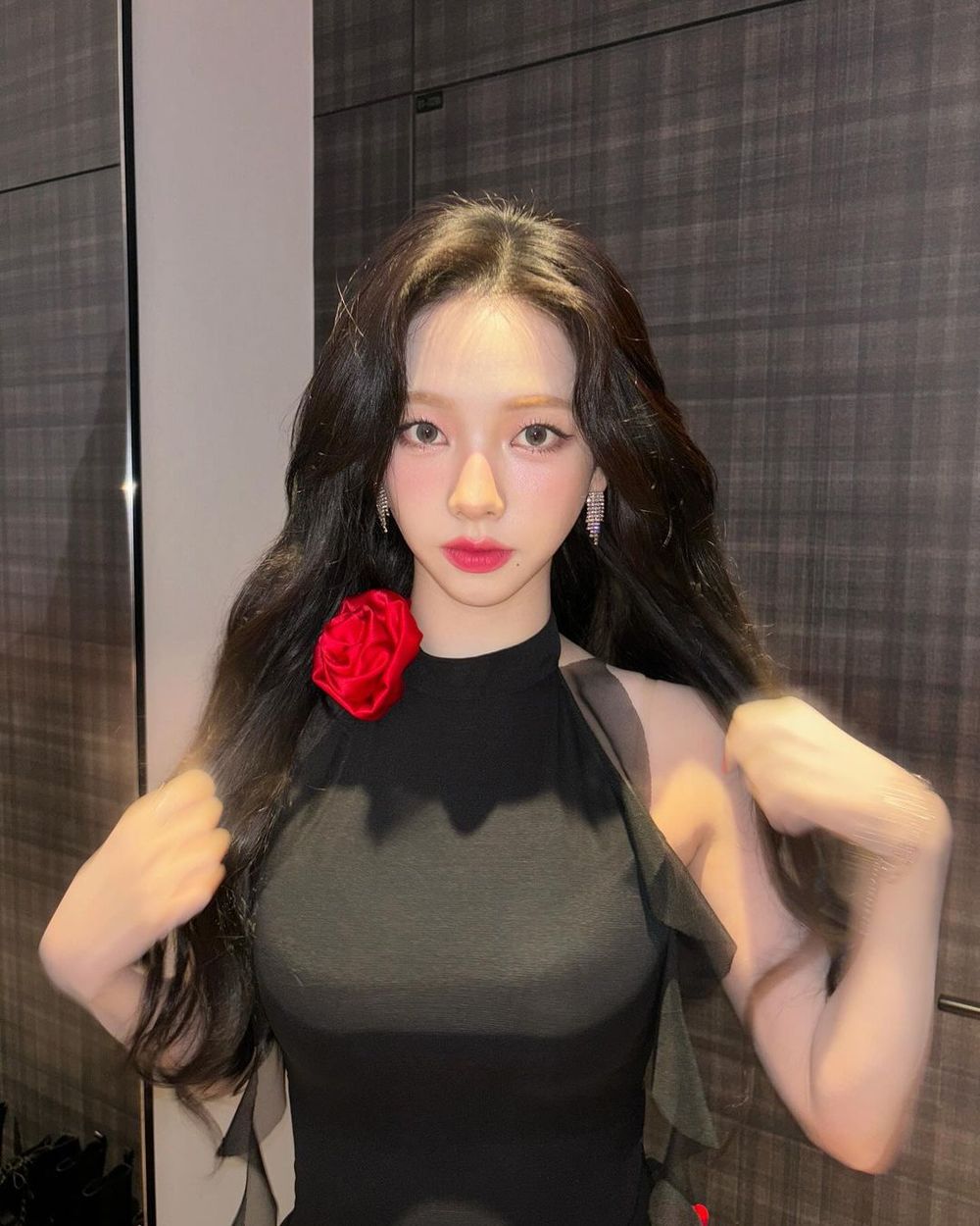 公認6位「女生最想要身材」女偶像！Karina、舒華瘦又有料，第一名根本人間芭比！-3