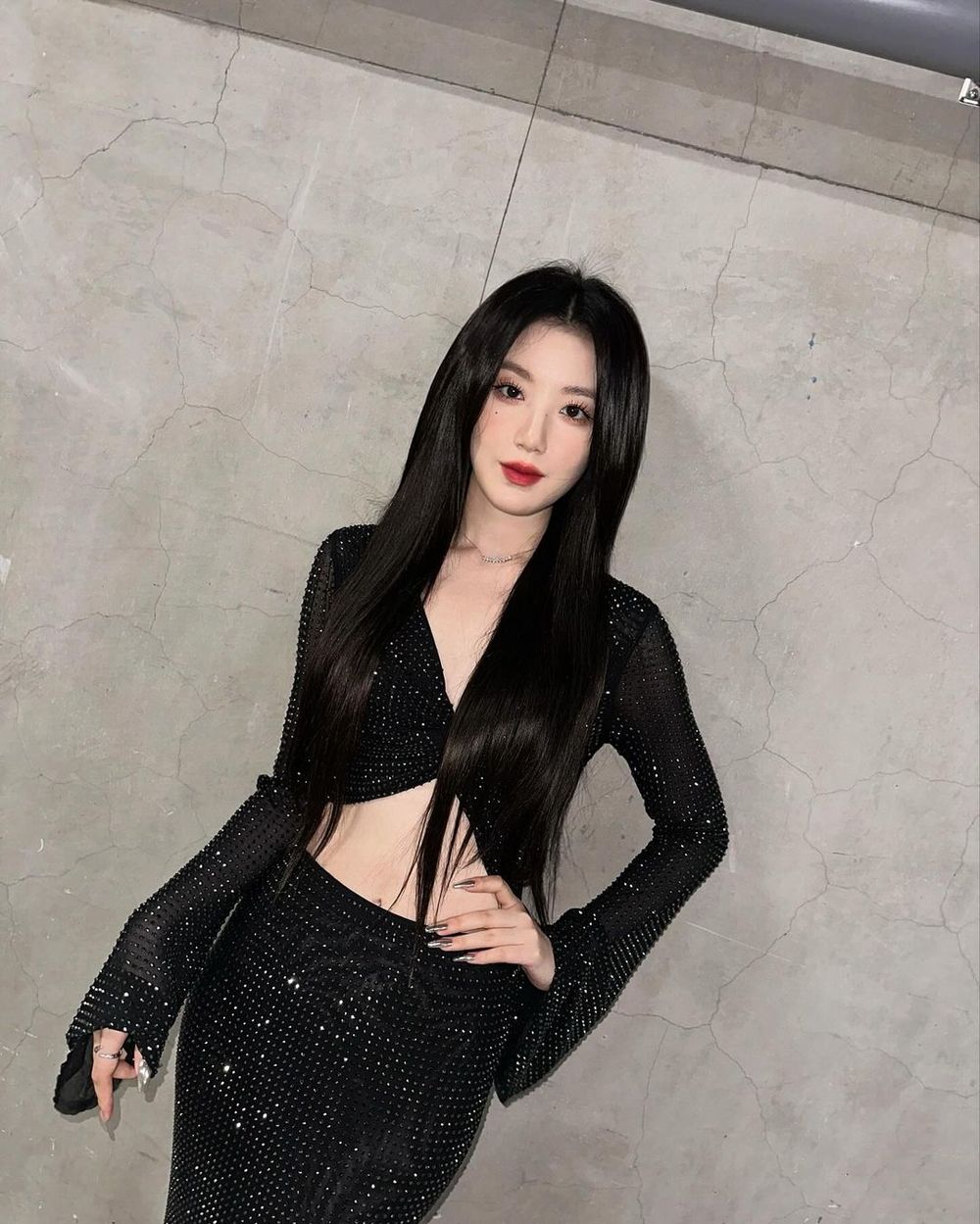 公認6位「女生最想要身材」女偶像！Karina、舒華瘦又有料，第一名根本人間芭比！-8