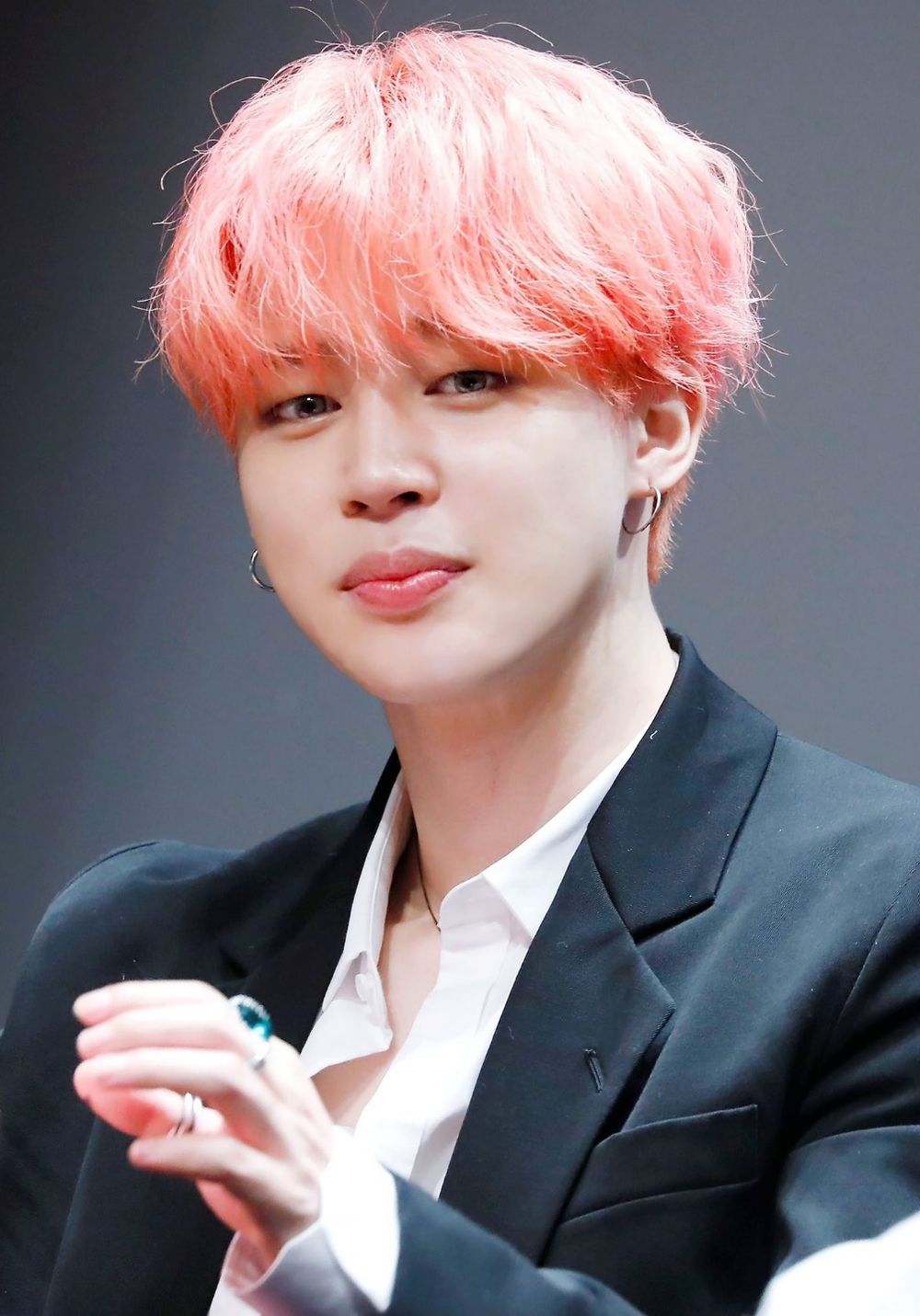 韓網票選最適合粉髮色的韓國偶像TOP8！宮脇咲良超仙，S.COUPS令人心動，被封「人間櫻花」是這位男愛豆！-17