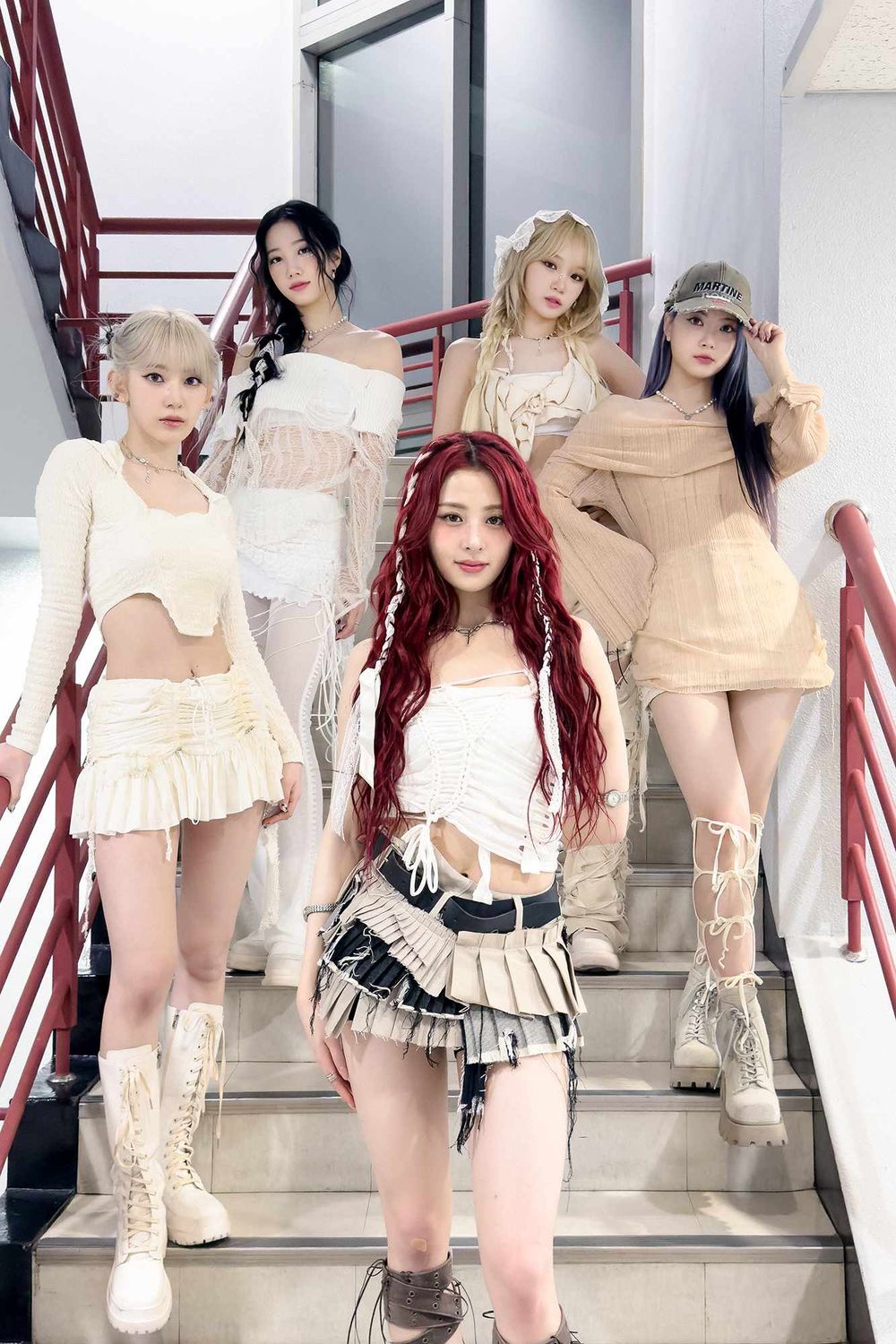 接棒BLACKPINK？！LE SSERAFIM首登科切拉音樂節，身材太好被譽健身天團！-3