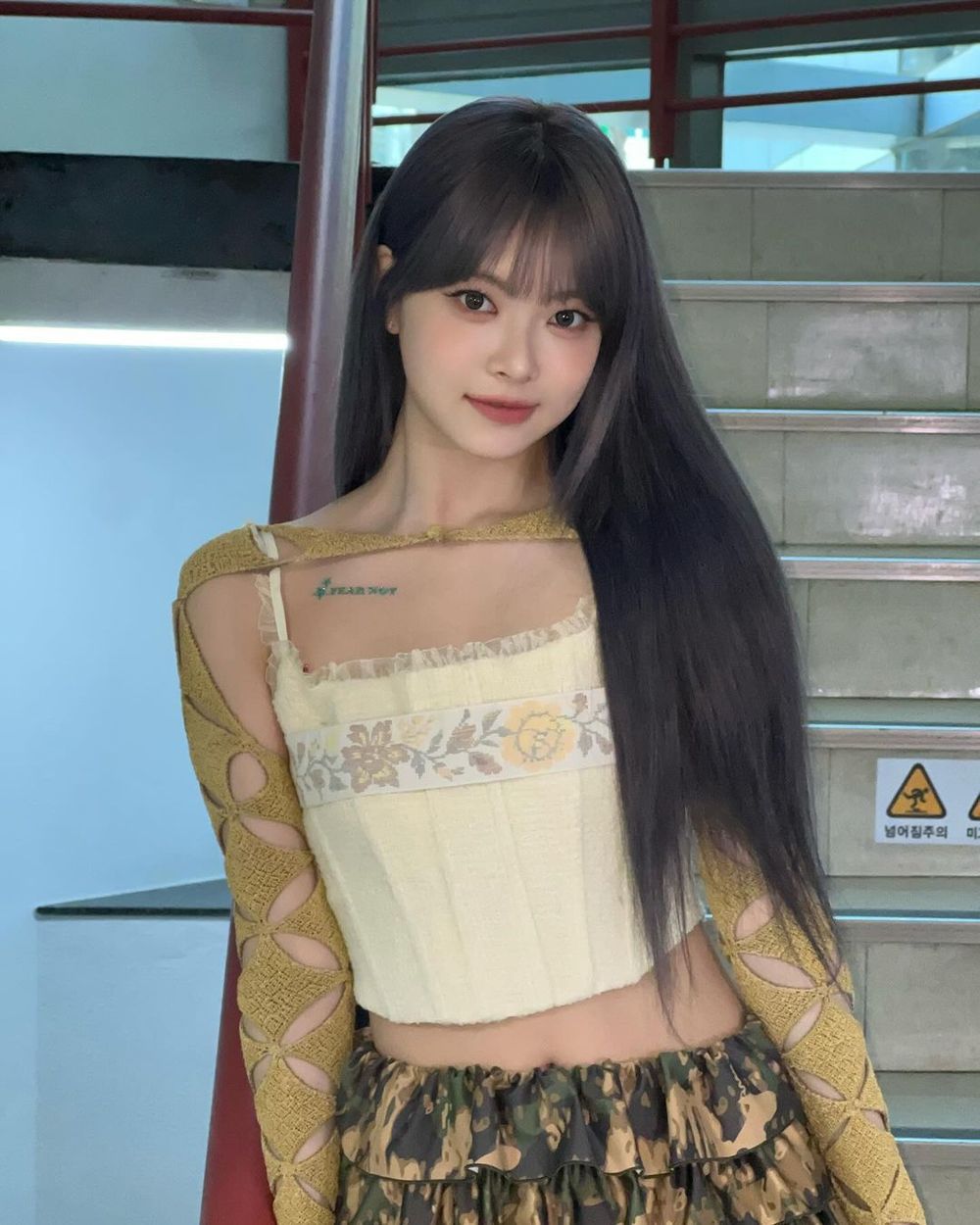 接棒BLACKPINK？！LE SSERAFIM首登科切拉音樂節，身材太好被譽健身天團！-5