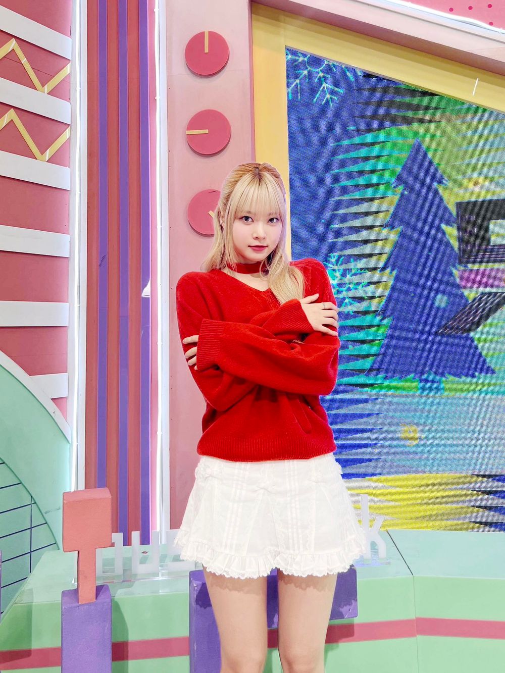 接棒BLACKPINK？！LE SSERAFIM首登科切拉音樂節，身材太好被譽健身天團！-7