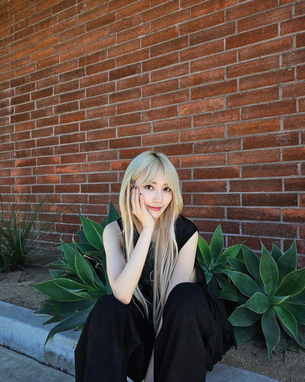 接棒BLACKPINK？！LE SSERAFIM首登科切拉音樂節，身材太好被譽健身天團！-9