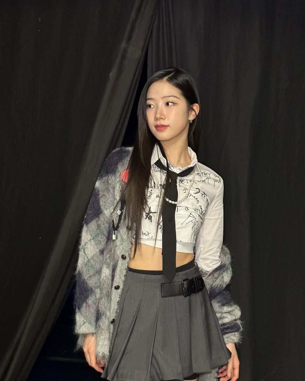 票選6位「最適合穿灰色」女偶像！Rosé、張員瑛一秒穿出格雷高級感！不學起來太虧！-2