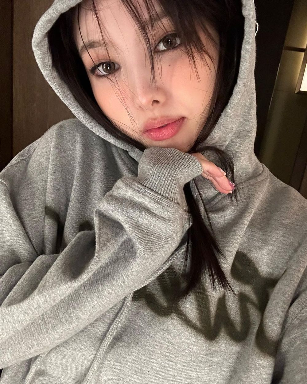 票選6位「最適合穿灰色」女偶像！Rosé、張員瑛一秒穿出格雷高級感！不學起來太虧！-8