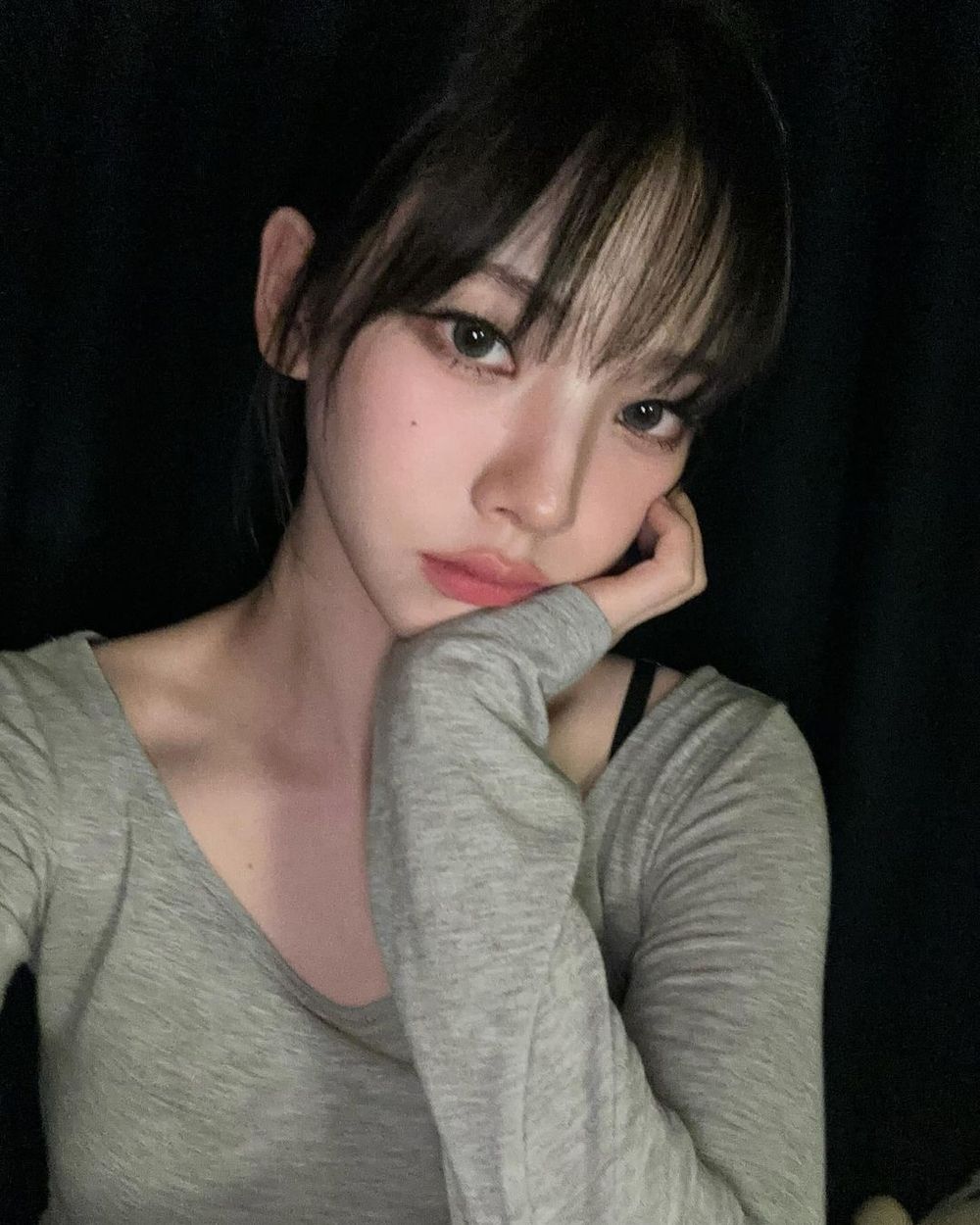 票選6位「最適合穿灰色」女偶像！Rosé、張員瑛一秒穿出格雷高級感！不學起來太虧！-11