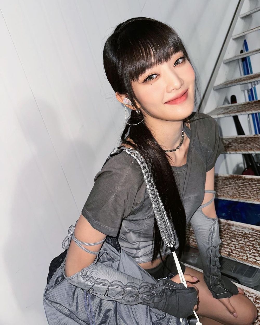 票選6位「最適合穿灰色」女偶像！Rosé、張員瑛一秒穿出格雷高級感！不學起來太虧！-15