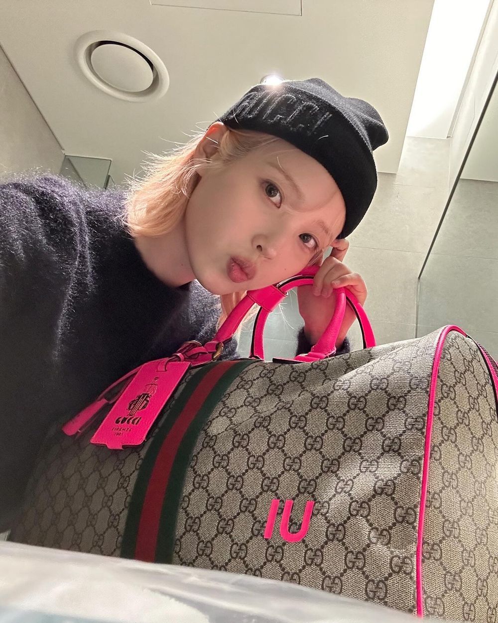 IU、Hanni機場都愛揹的GUCCI老花旅行包終於開賣了！低預算後揹包也超必買！-2