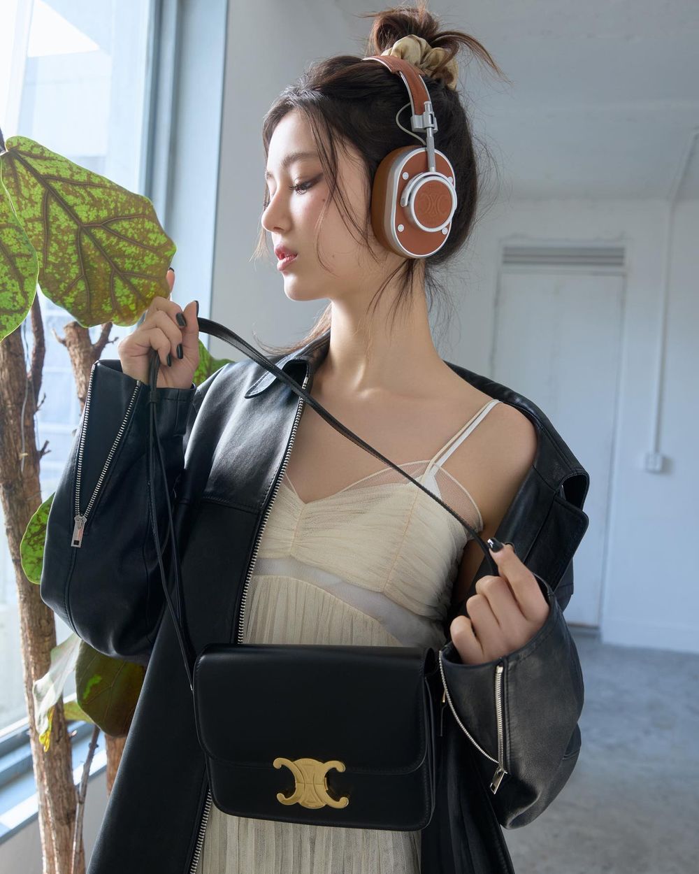 帶貨力不輸Lisa？NewJeans Danielle同款包賣爆、CELINE真的押對寶！-8