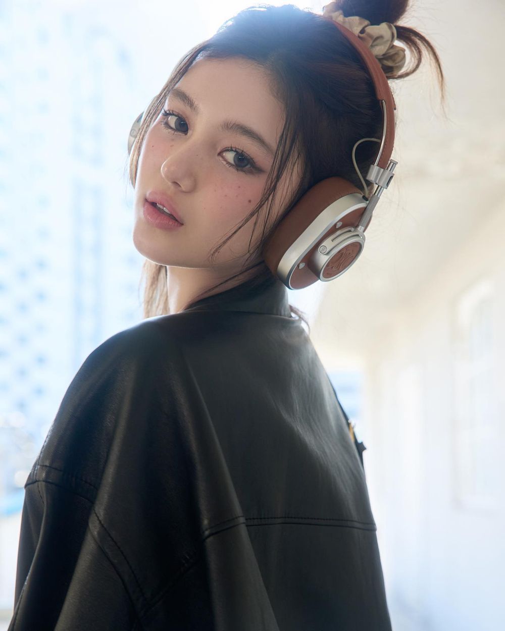 帶貨力不輸Lisa？NewJeans Danielle同款包賣爆、CELINE真的押對寶！-9