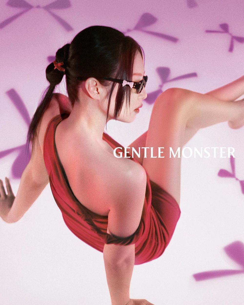 金社長開工！Jennie親自開箱Gentle Monster聯名「這款」瞬間被問爆！-13